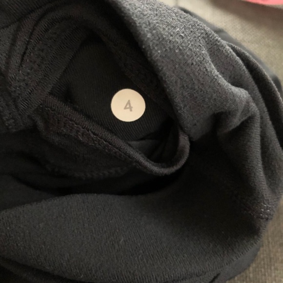 Lululemon Astro Crop Leggings - Picture 5 of 8